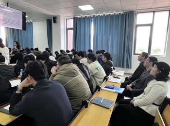 校领导带队检查新学期研究生教学工作